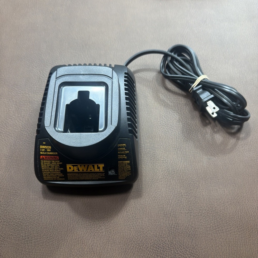 Genuine OEM DEWALT DW9226 7.2V - 18V Volt 1-Hr NiCd BATTERY CHARGER Black